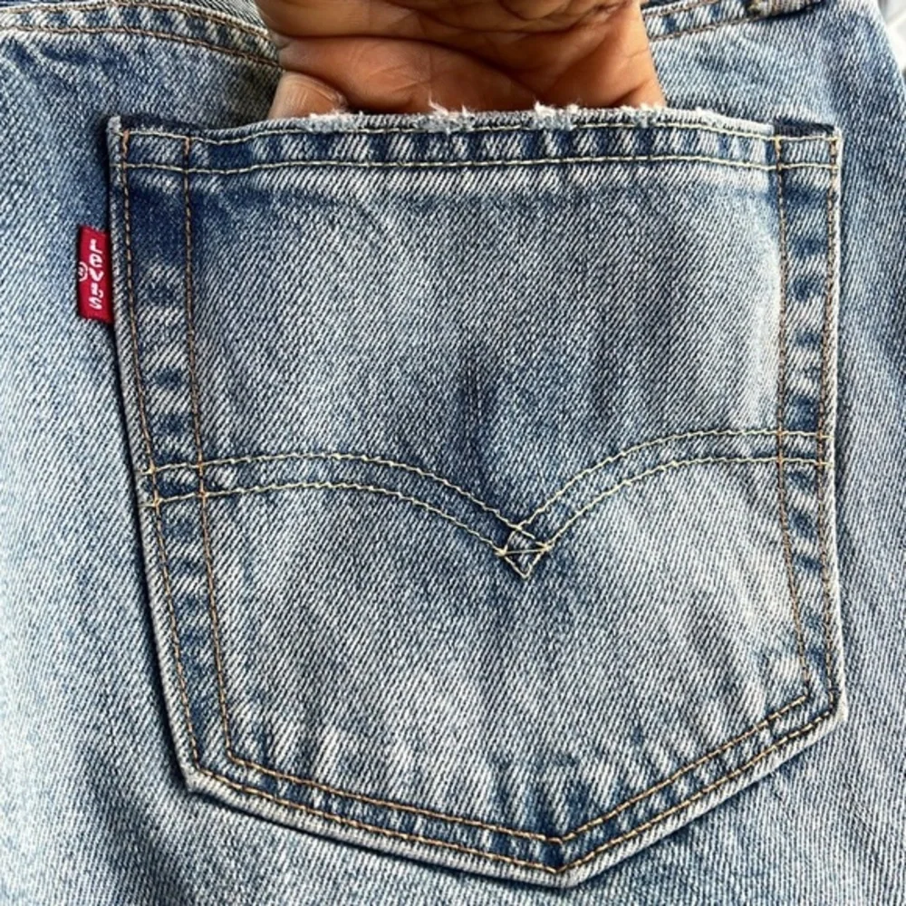 Levi’s 511 Jeans Men’s 32x30 Light‎ Blue Distressed Denim 5-pocket Style Raw Hem